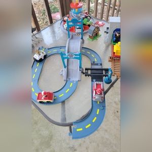 Paw Patrol Launch n Roll Lookout tower, train w Ricky's barn